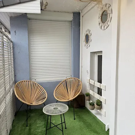 Apartment En Centre-ville A 100 Metres De La *