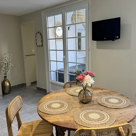 Apartment En Centre-ville A 100 Metres De La *